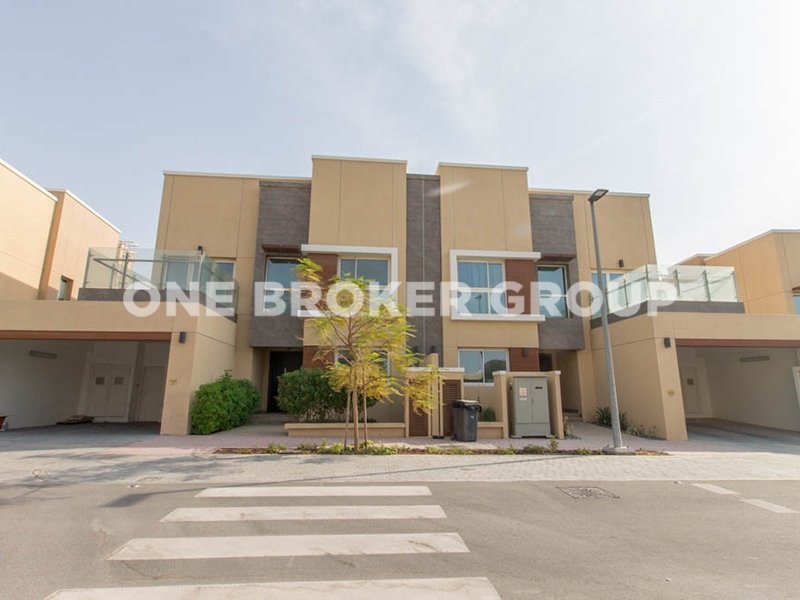 Villa de 3 dormitorios en Al Barsha, UAE No. 271