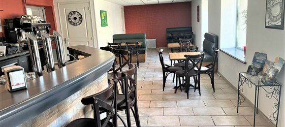 240m² Commercial property in Vitre, France No. 194703 4