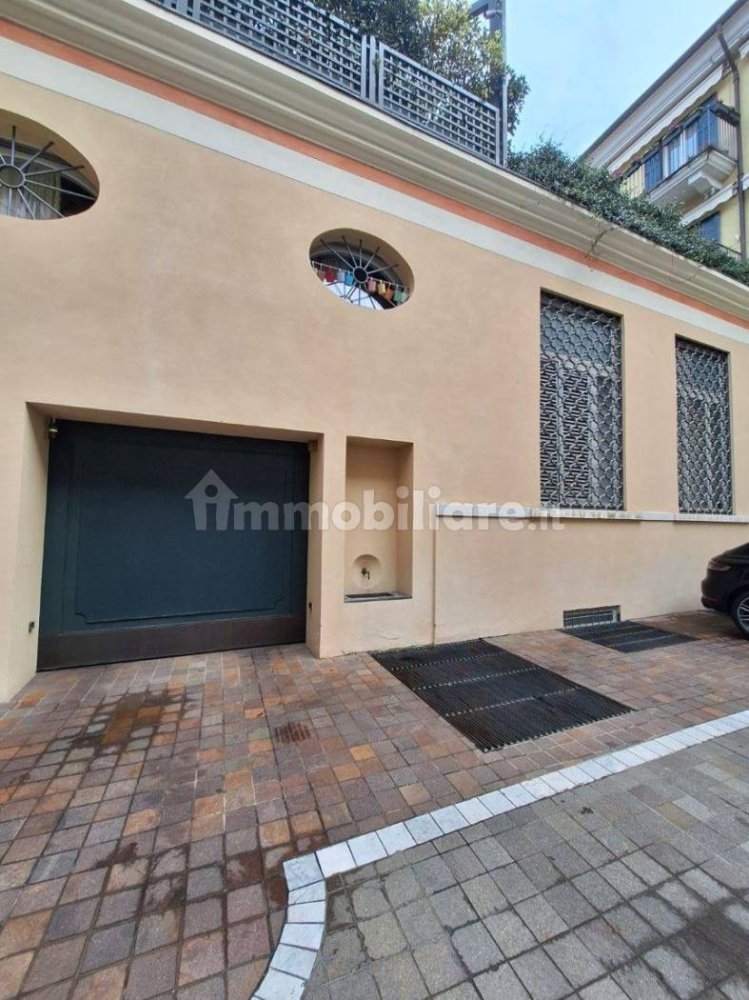 14m² Parking in Brescia, Italy No. 2375