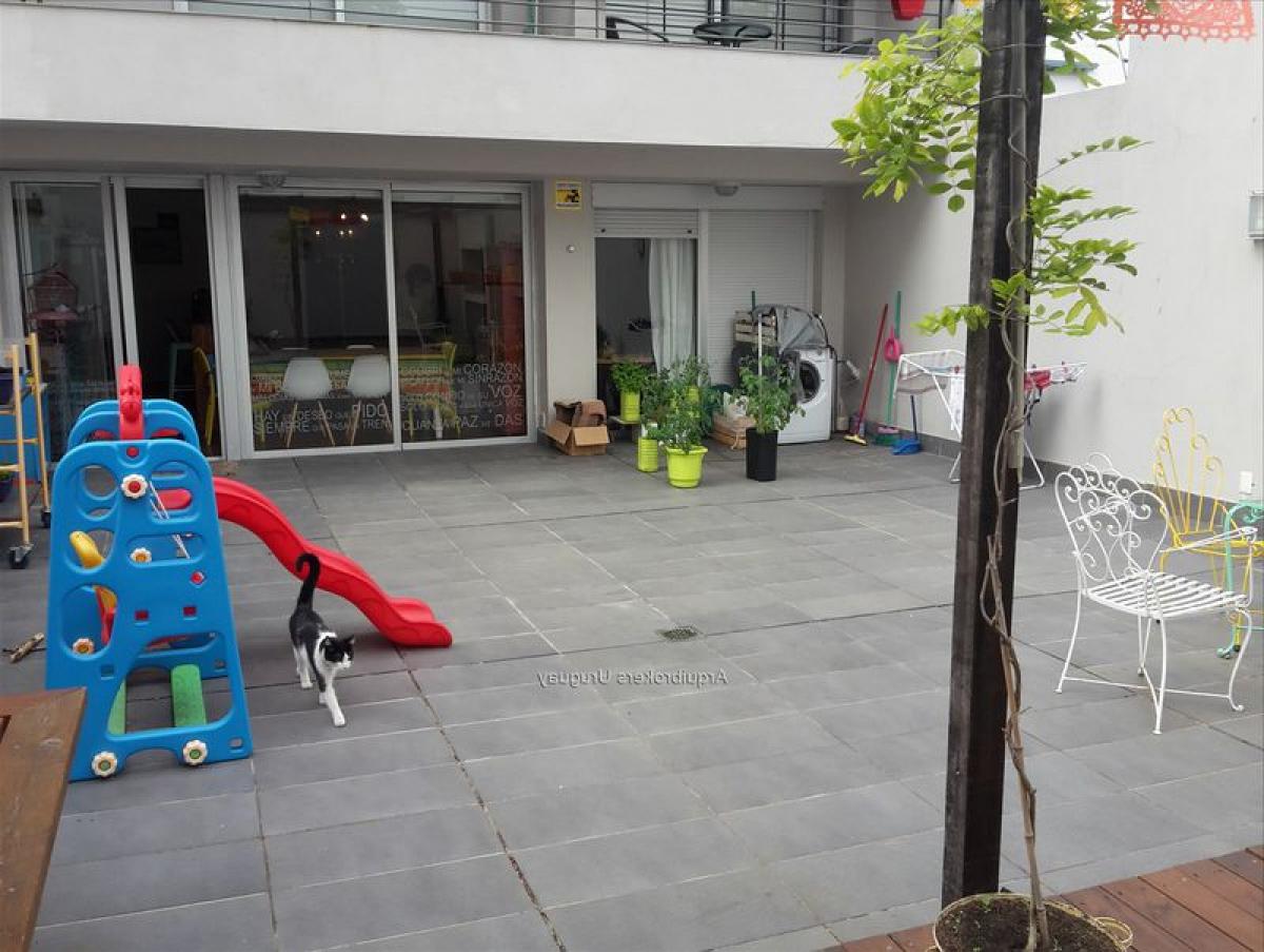 2 bedrooms Apartment in Montevideo, Uruguay No. 8825