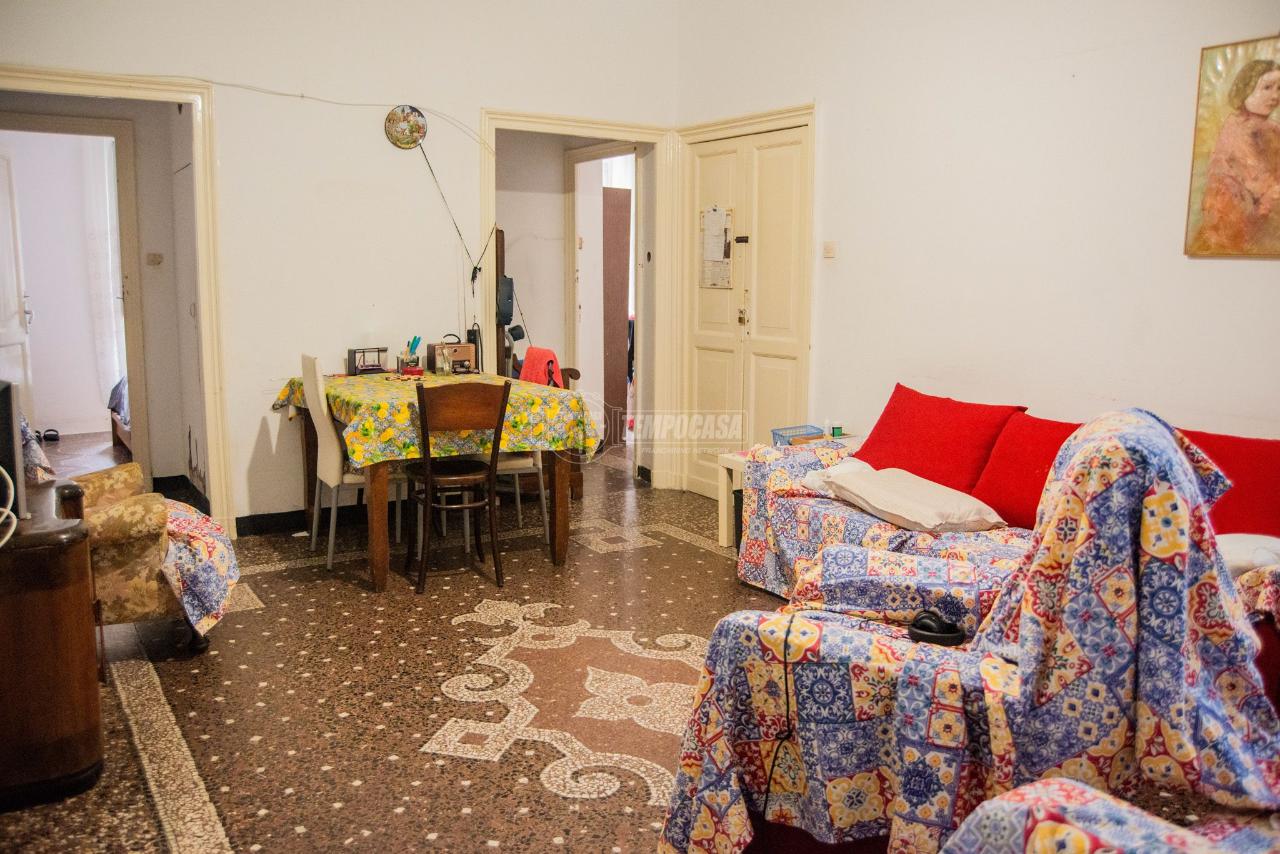 5 rooms Apartment in Genoa, Italy No. 237453