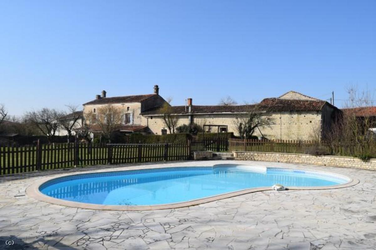 12 Schlafzimmer Haus in Ruffec, France, Nr. 22110