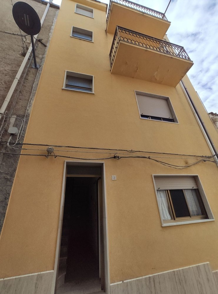 Casa de 8 habitaciónes en Lascari, Italy No. 256242