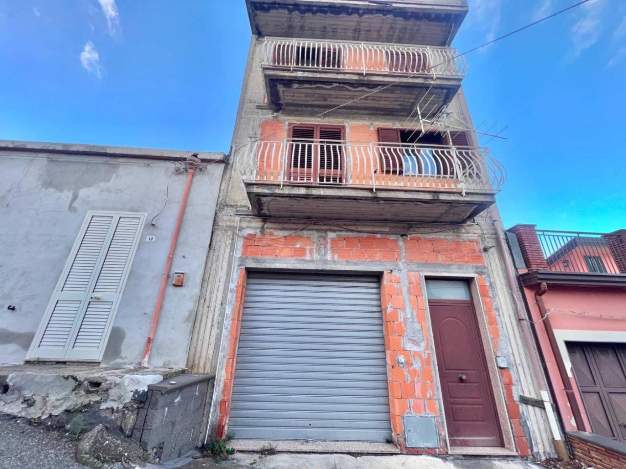 8-Zimmer Haus in Piedimonte Etneo, Italy, Nr. 75729