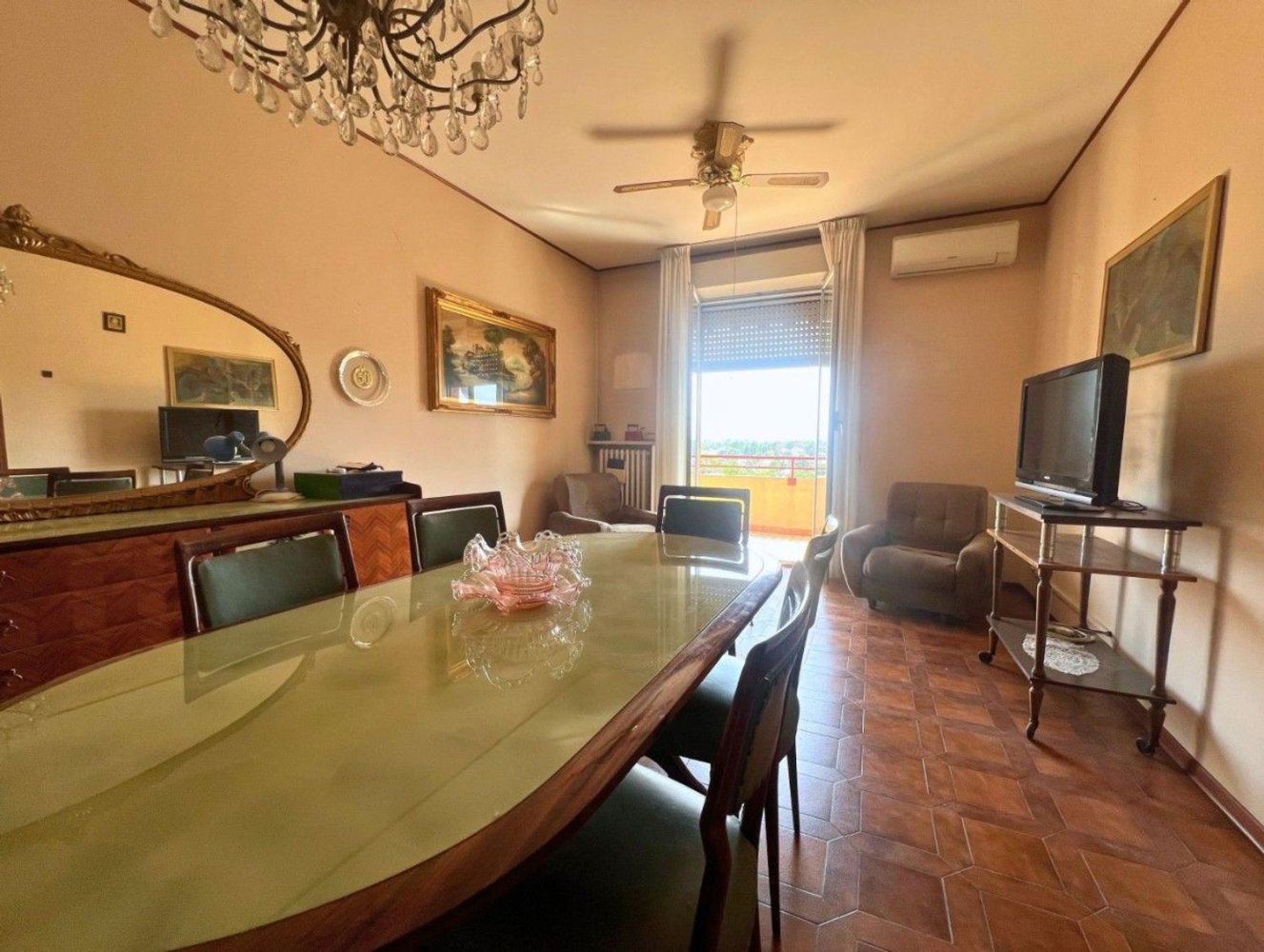5 Schlafzimmer Wohnung in Reggio Emilia, Italy, Nr. 357560