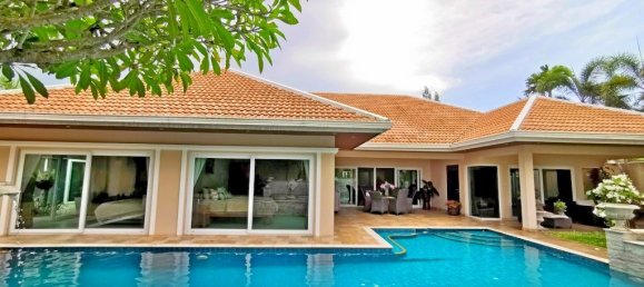 4 bedrooms Cafe / restaurant in Pattaya, Thailand No. 300 3