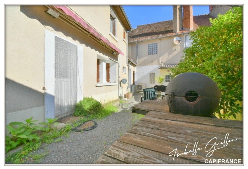 Adosado de 2 dormitorios en Chateaumeillant, France No. 247640