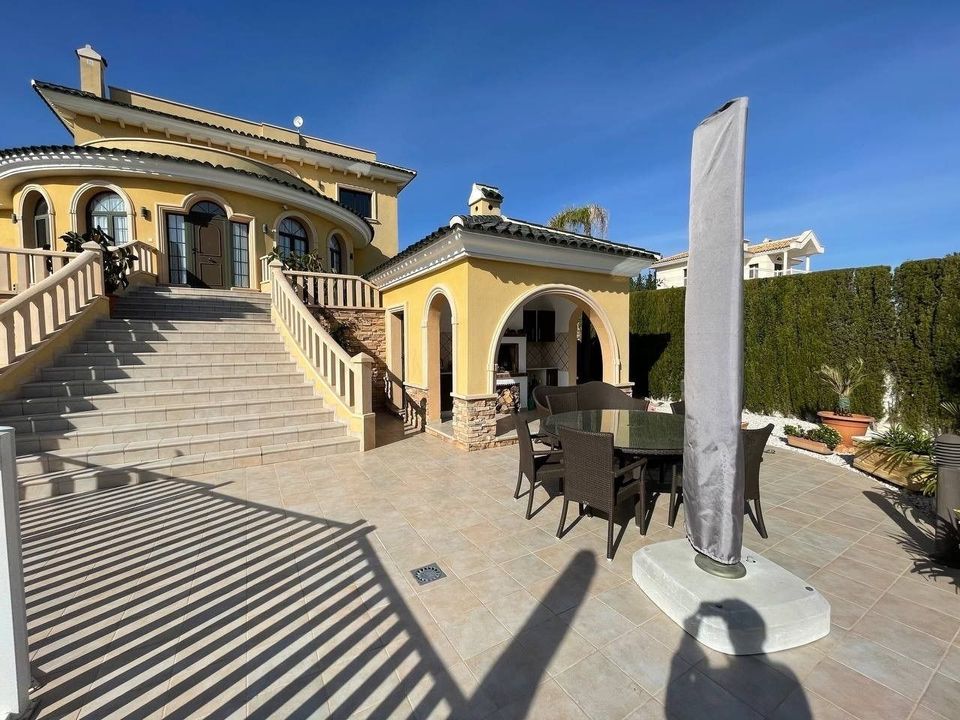 Villa de 4 dormitorios en Ciudad Quesada, Spain No. 184757