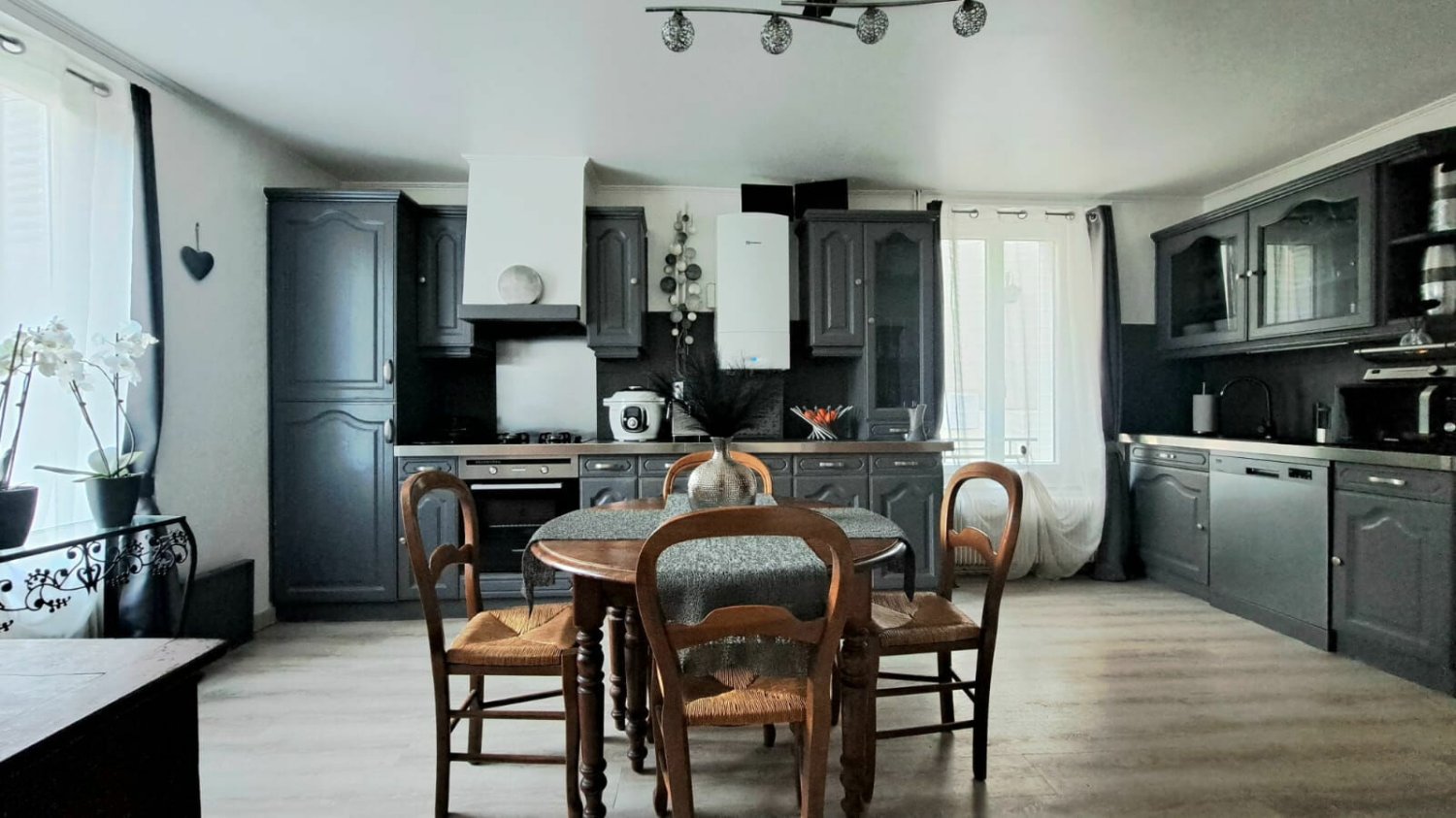 Casa de 3 dormitorios en Belloy-en-France, France No. 150186