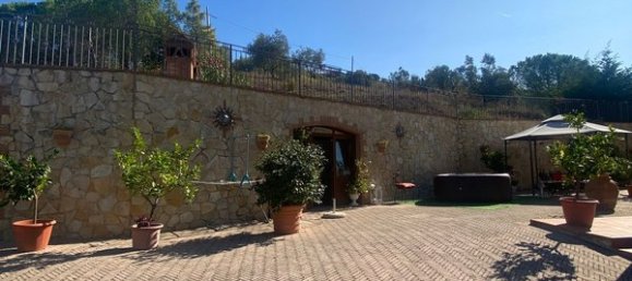 9 rooms House in Volterra, Italy No. 204527 3