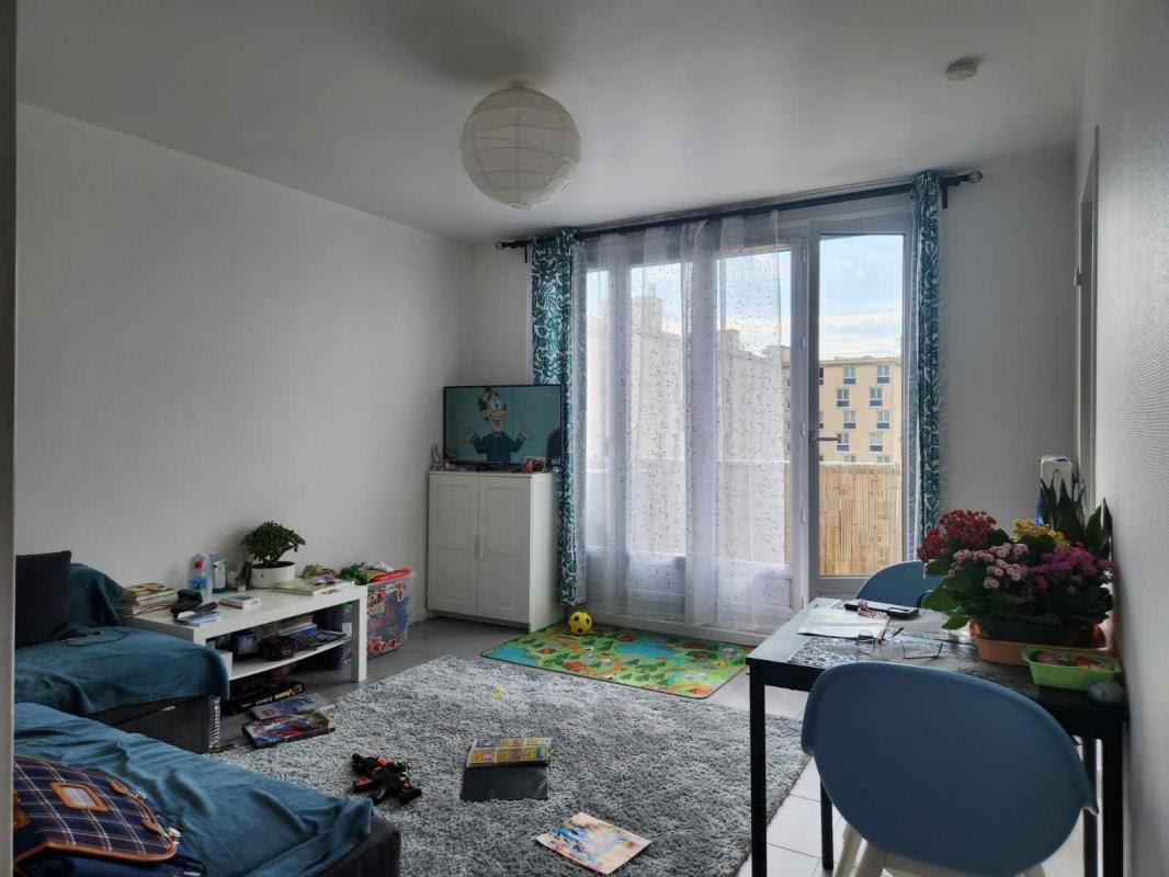 Estudio en Le Bourget, France No. 161882