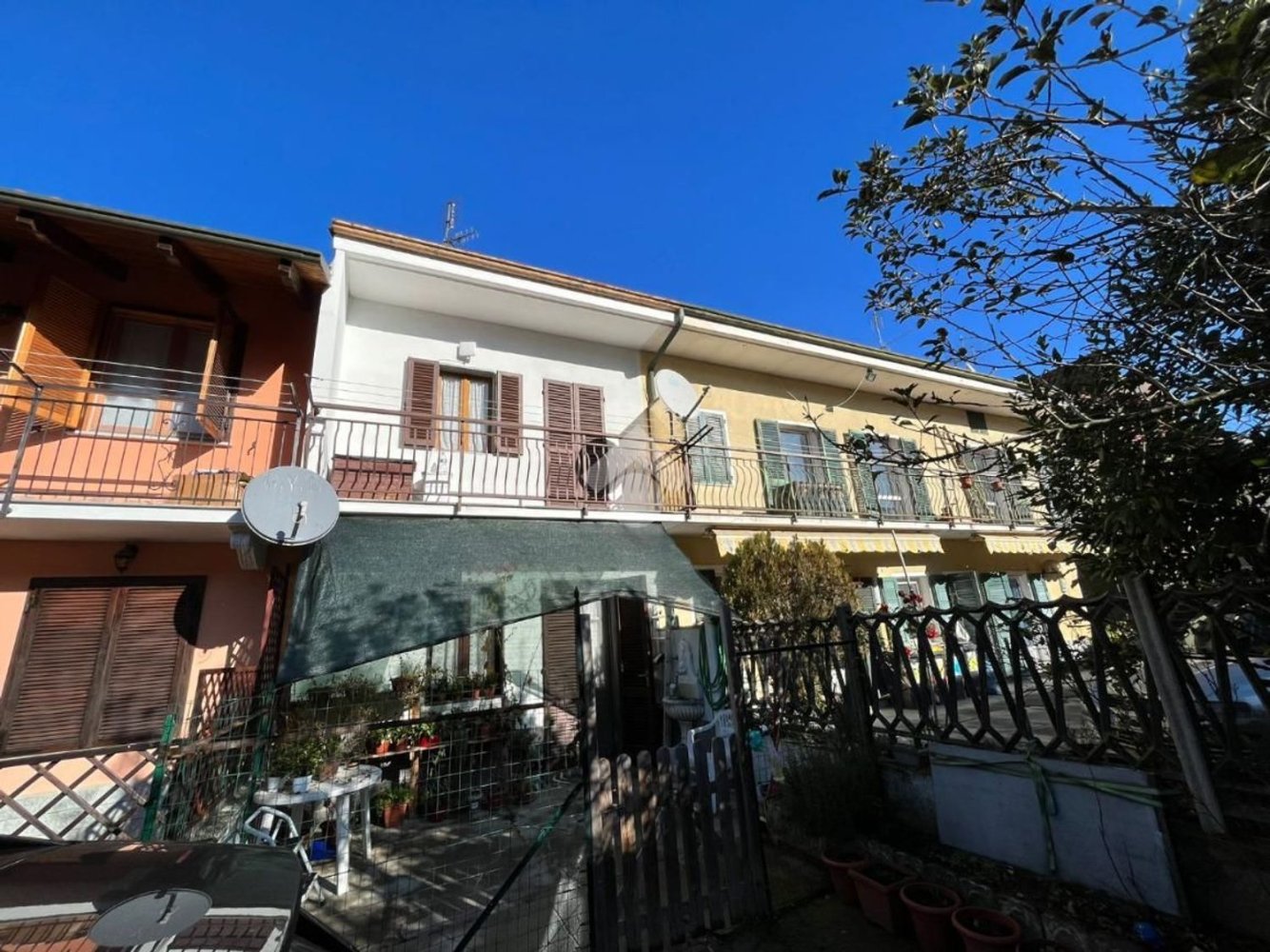 2 rooms House in Lauriano, Italy No. 117429