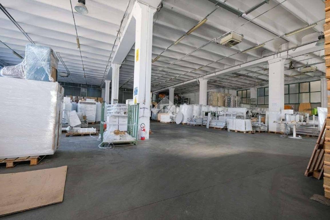 Entrepôt à Chiuduno, Italy 2550m² No. 349474