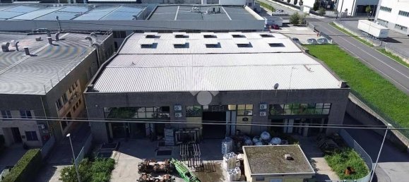 Entrepôt à Chiuduno, Italy 2550m² No. 349474 18