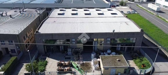 Entrepôt à Chiuduno, Italy 2550m² No. 349474 23