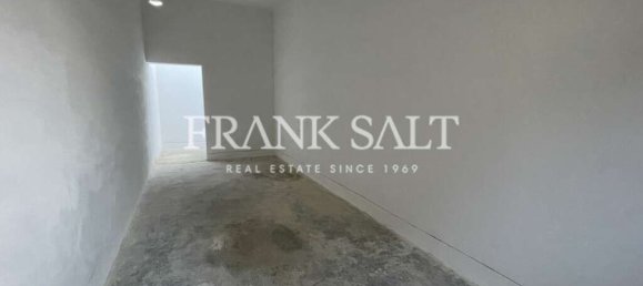 Laden in Zabbar, Malta 19m², Nr. 12518 2