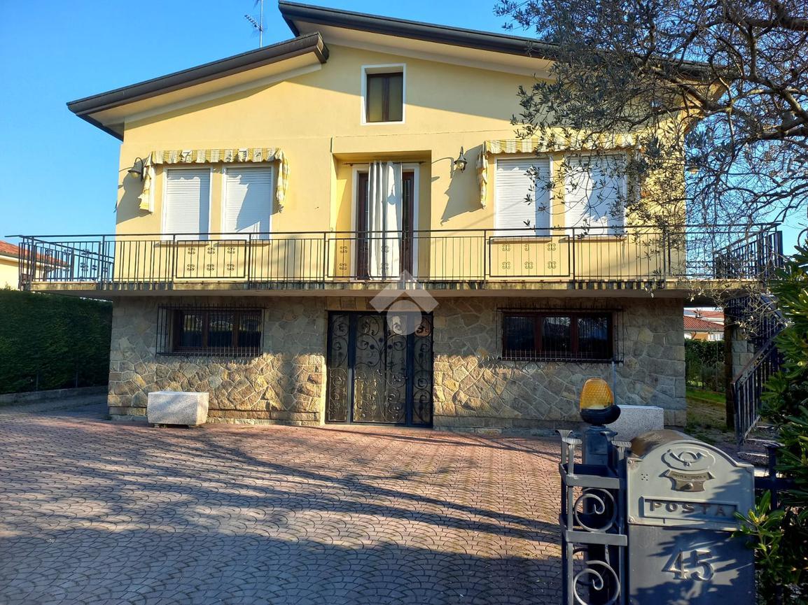 3 rooms House in Cervarese Santa Croce, Italy No. 24509