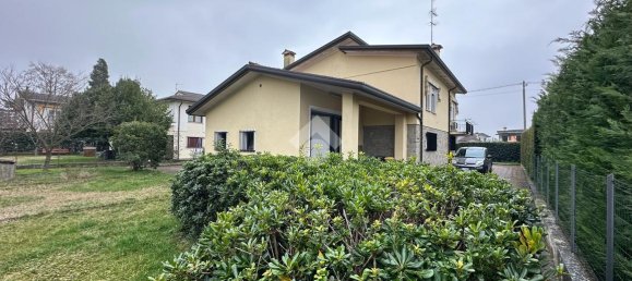 3 rooms House in Cervarese Santa Croce, Italy No. 24509 5