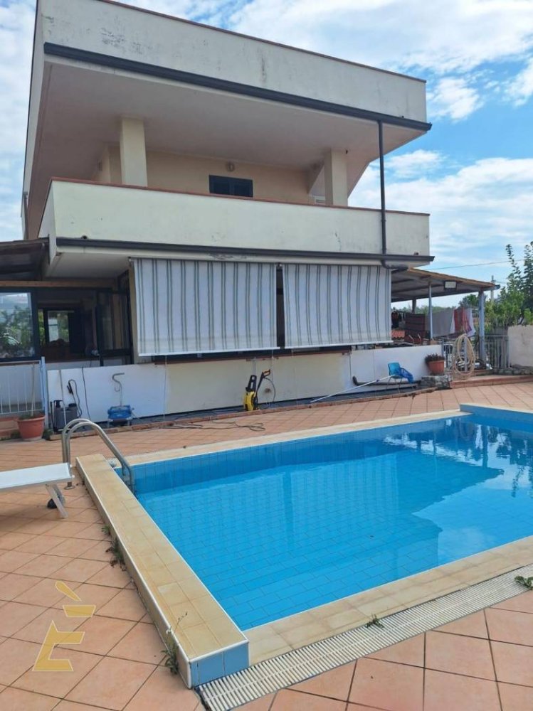 5 bedrooms House in Ricadi, Italy No. 339517