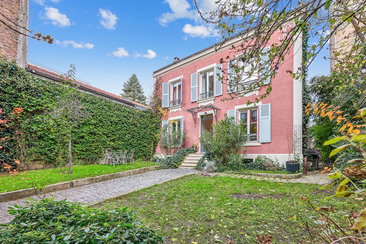 Casa de 4 dormitorios en Bagnolet, France No. 115891