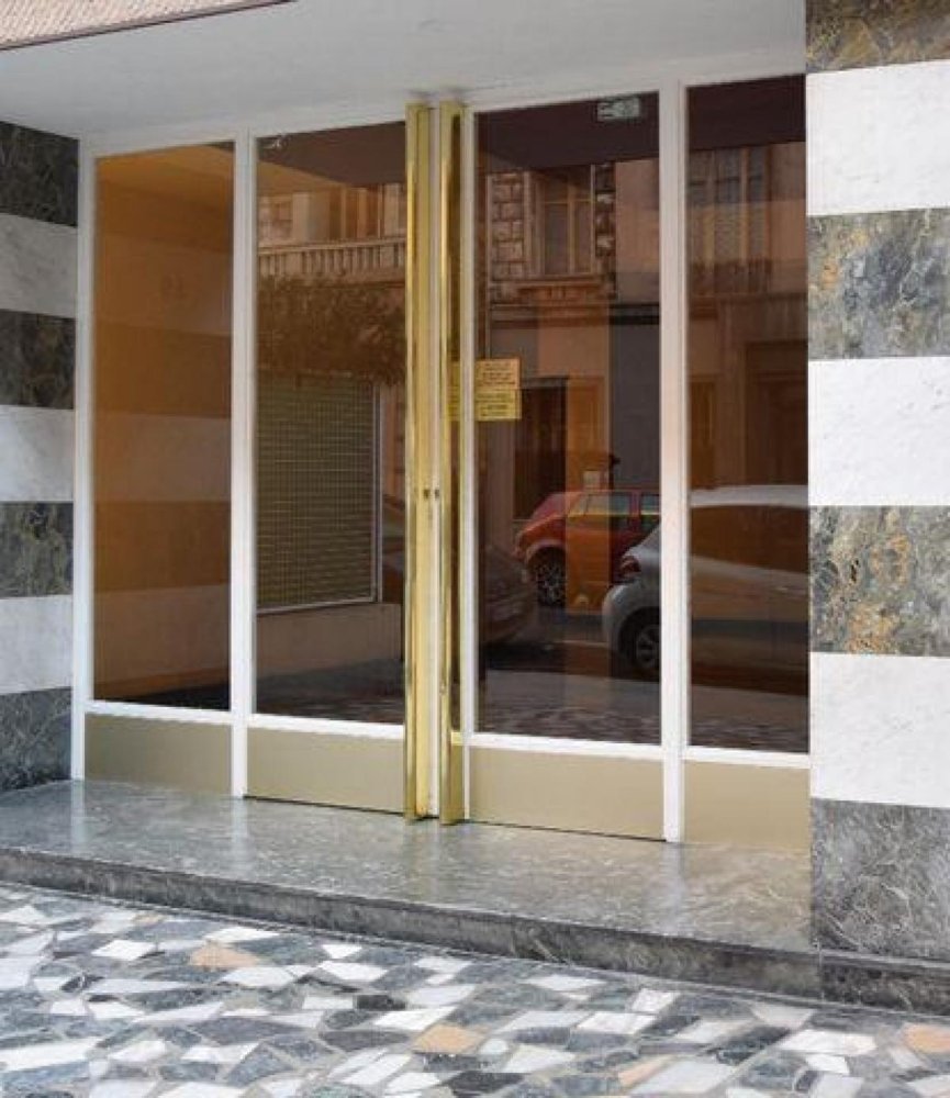 4 bedrooms Condo in Nice, France No. 16433