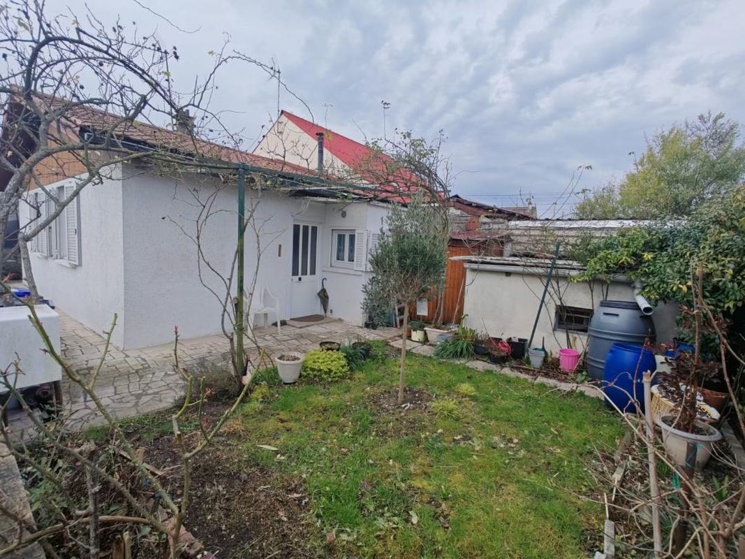 2 bedrooms House in Sartrouville, France No. 120078