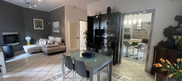 5 bedrooms House in Asti, Italy No. 359863 2