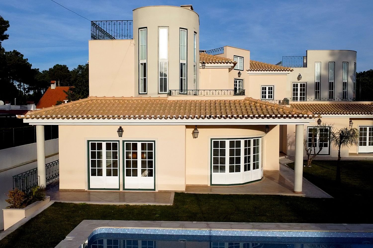 7 bedrooms House in Corroios, Portugal No. 182902