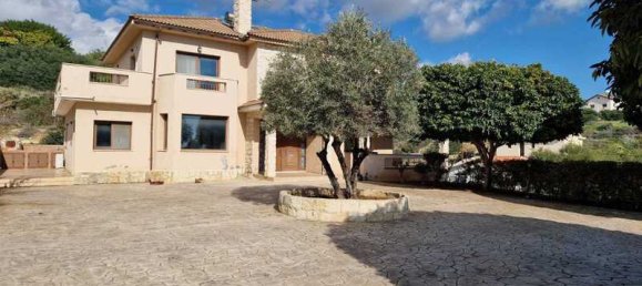 4 bedrooms House in Germasogeia, Cyprus No. 10636 3