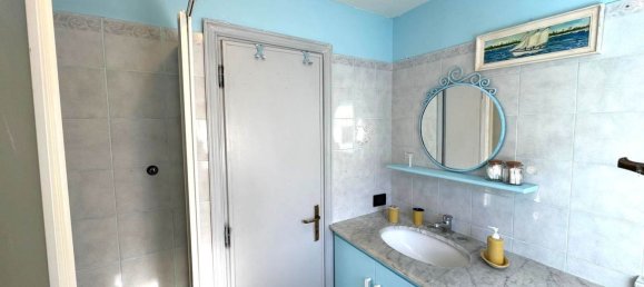 2-salle Appartement à Rosignano Marittimo, Italy No. 220664 19