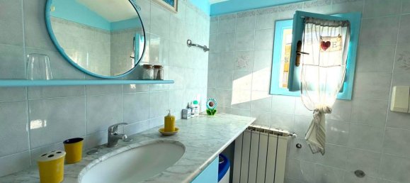 2-salle Appartement à Rosignano Marittimo, Italy No. 220664 18