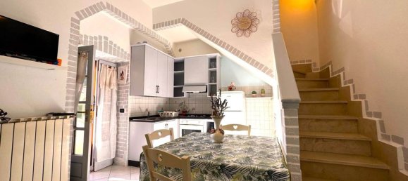 2-salle Appartement à Rosignano Marittimo, Italy No. 220664 4