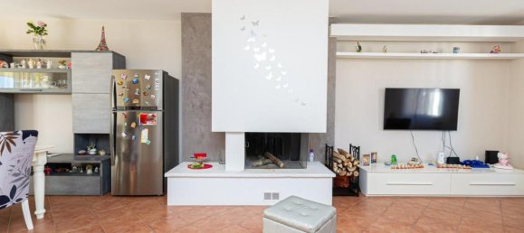 6-salle Appartement à Pontedera, Italy No. 43514 2