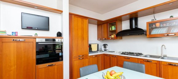 6-salle Appartement à Pontedera, Italy No. 43514 11