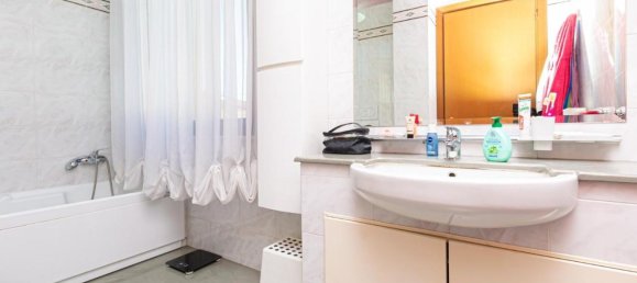 6-salle Appartement à Pontedera, Italy No. 43514 26