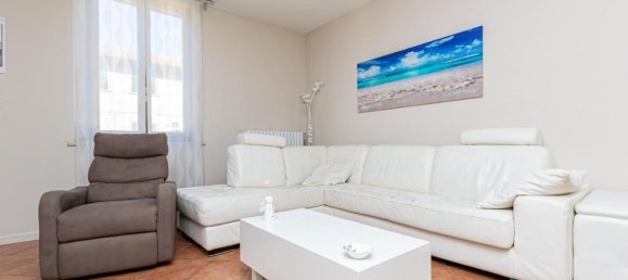 6-salle Appartement à Pontedera, Italy No. 43514 9