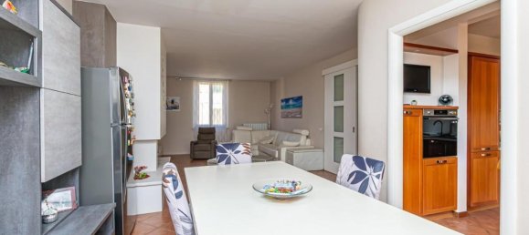 6-salle Appartement à Pontedera, Italy No. 43514 7