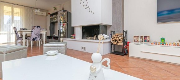 6-salle Appartement à Pontedera, Italy No. 43514 8