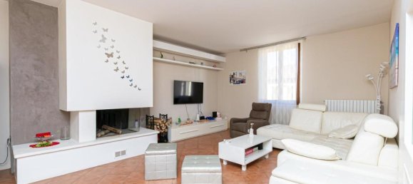 6-salle Appartement à Pontedera, Italy No. 43514 10