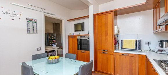 6-salle Appartement à Pontedera, Italy No. 43514 15