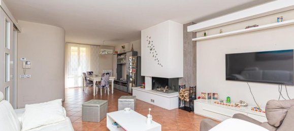 6-salle Appartement à Pontedera, Italy No. 43514 14