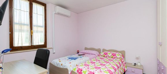 6-salle Appartement à Pontedera, Italy No. 43514 23