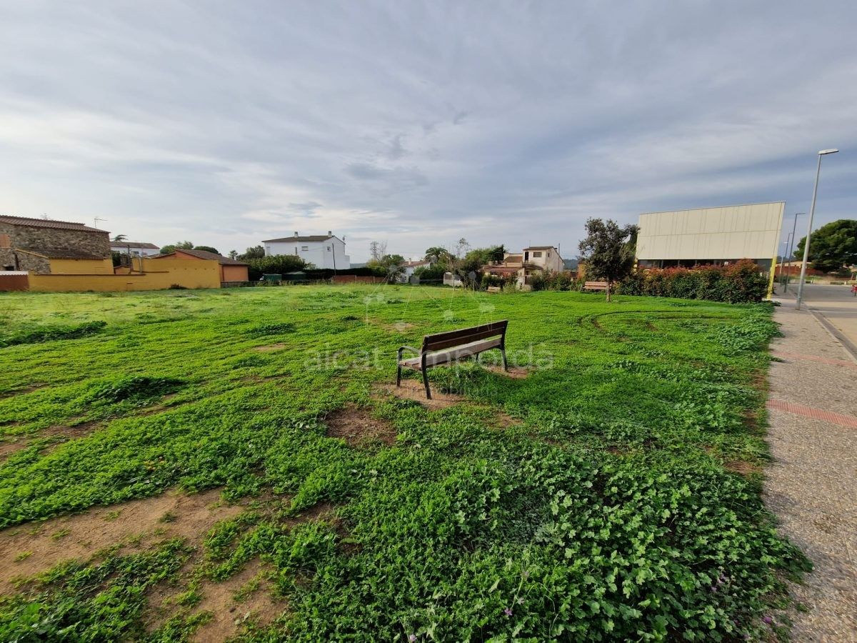  Land in Garriguella, Spain No. 73578