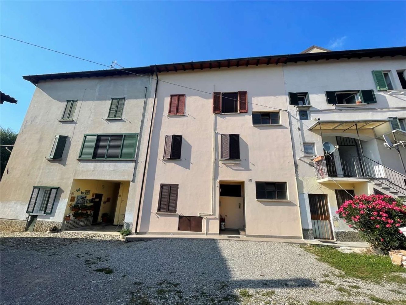 3 bedrooms Apartment in Varese, Italy No. 363527