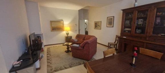 7-salle Appartement à Carrara, Italy No. 32883 3