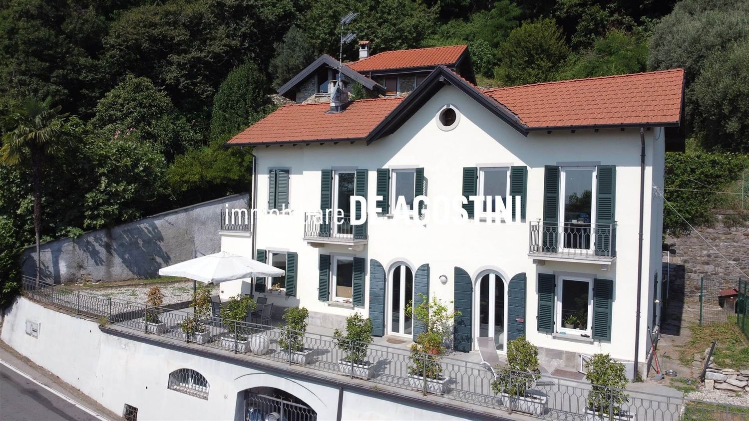 9 rooms Villa in Lesa, Italy No. 166169