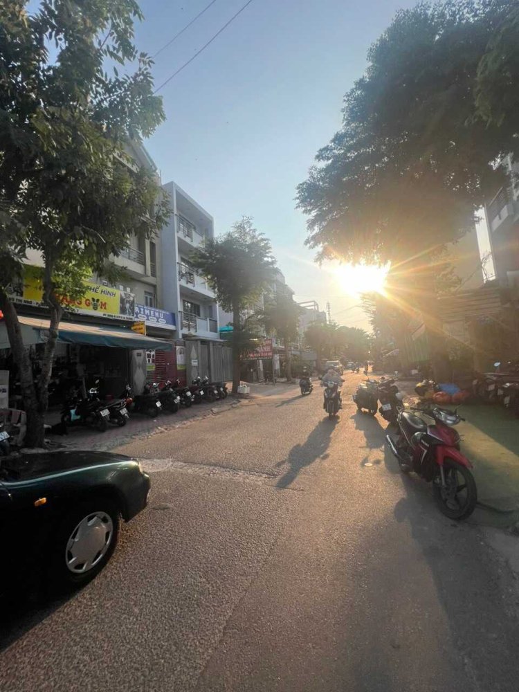 125m² Townhouse in District 7, Vietnam No. 19288