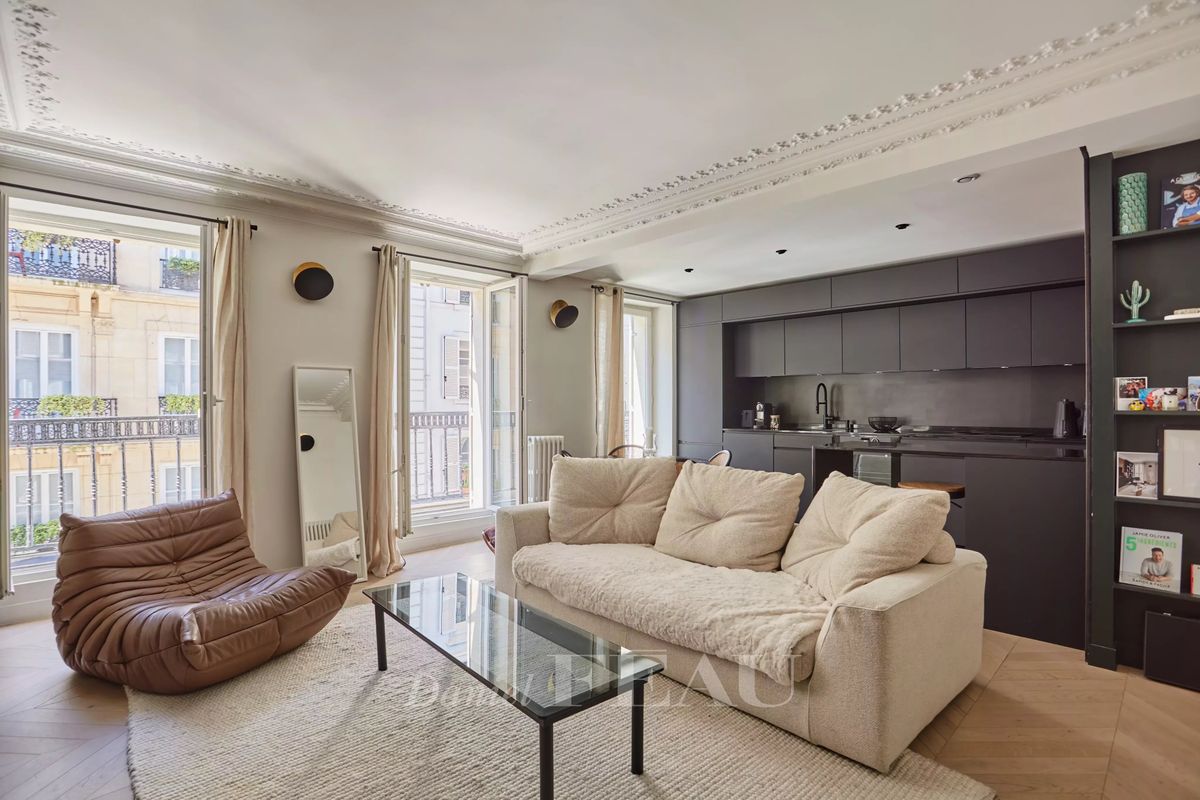 2 bedrooms Apartment in Paris, France No. 188245