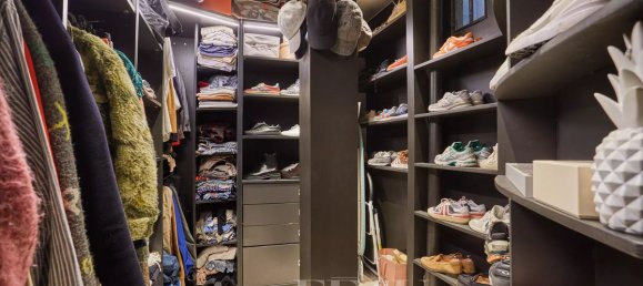 2 bedrooms Apartment in Paris, France No. 188245 3