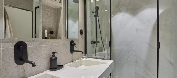 2 bedrooms Apartment in Paris, France No. 188245 2